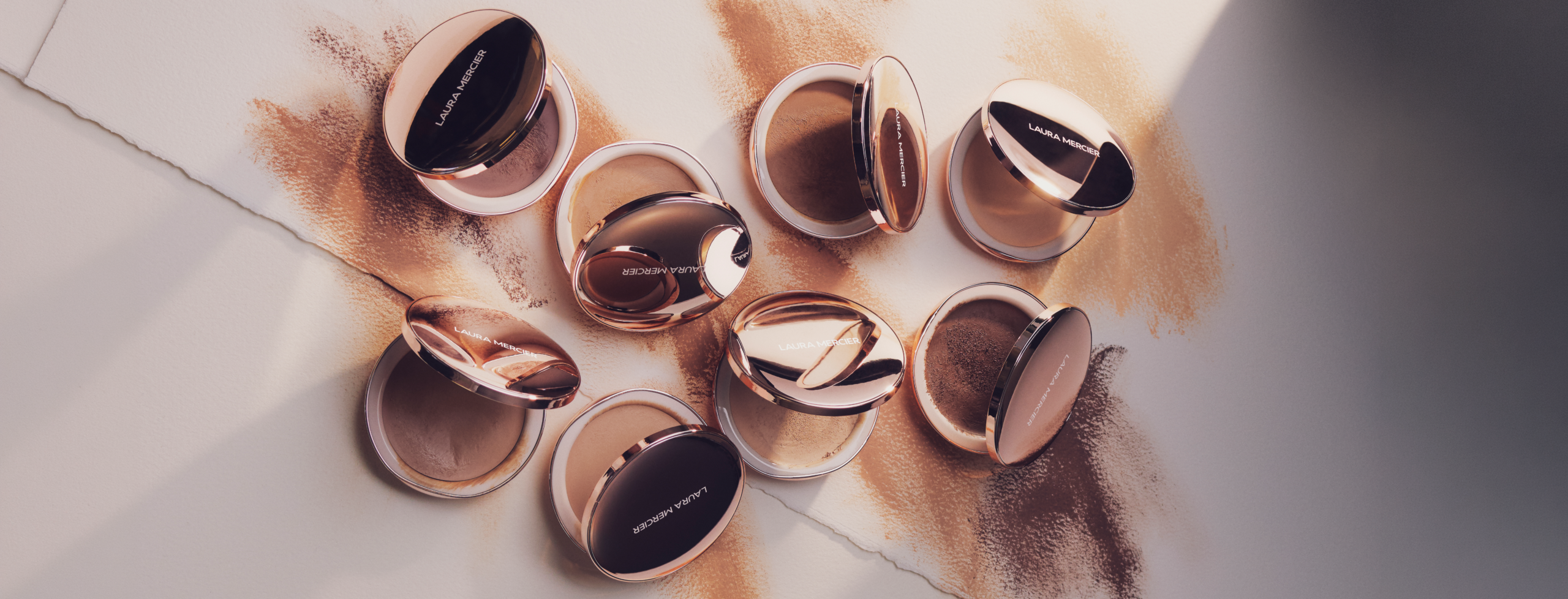 Charly Salvator succombe à la nouveauté teint de Laura Mercier !